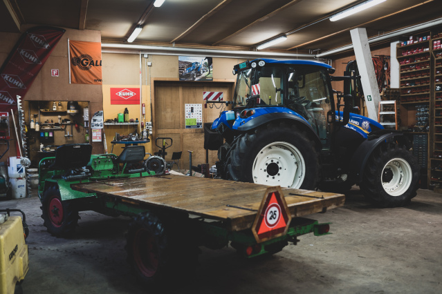 Traktor- und Transporter-Reparatur bei Mischler in Schwarzenegg – Ihr Partner für Landmaschinenservice und Metallbau in Unterlangenegg, Schwarzenegg und der Region Thun.